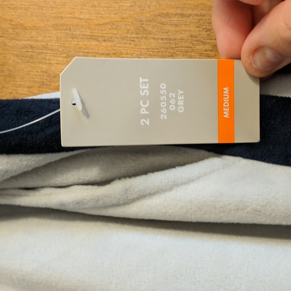 2 piece velour lounge set - Picture 13 of 14